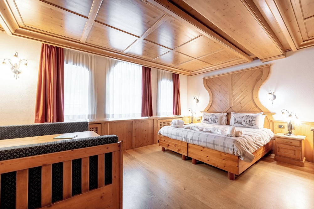 Schloss Hotel & Club Dolomiti 16/50