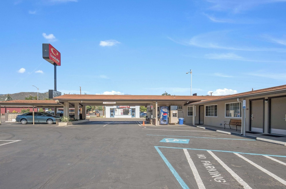 Econo Lodge Inn & Suites Yreka, CA 41/50