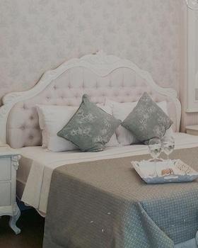 PRIVATE, SUITE, BATHTUB