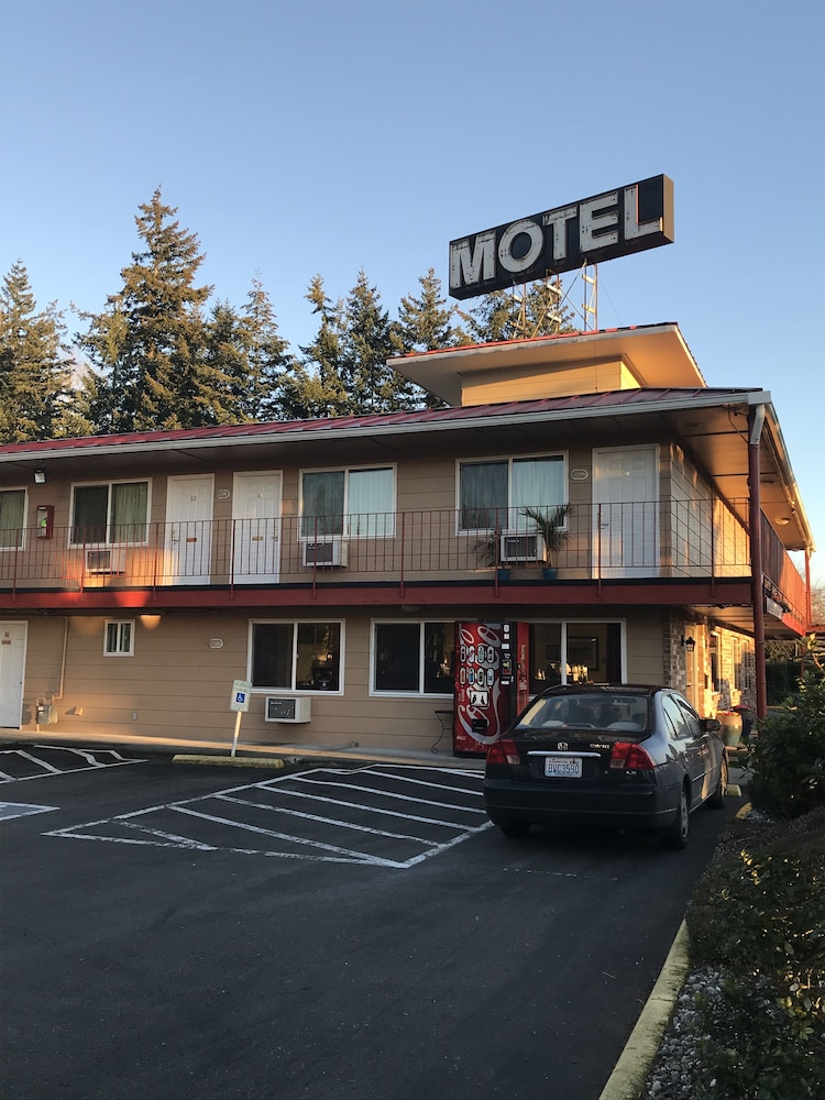 Smokey Point Motor Inn 4/69