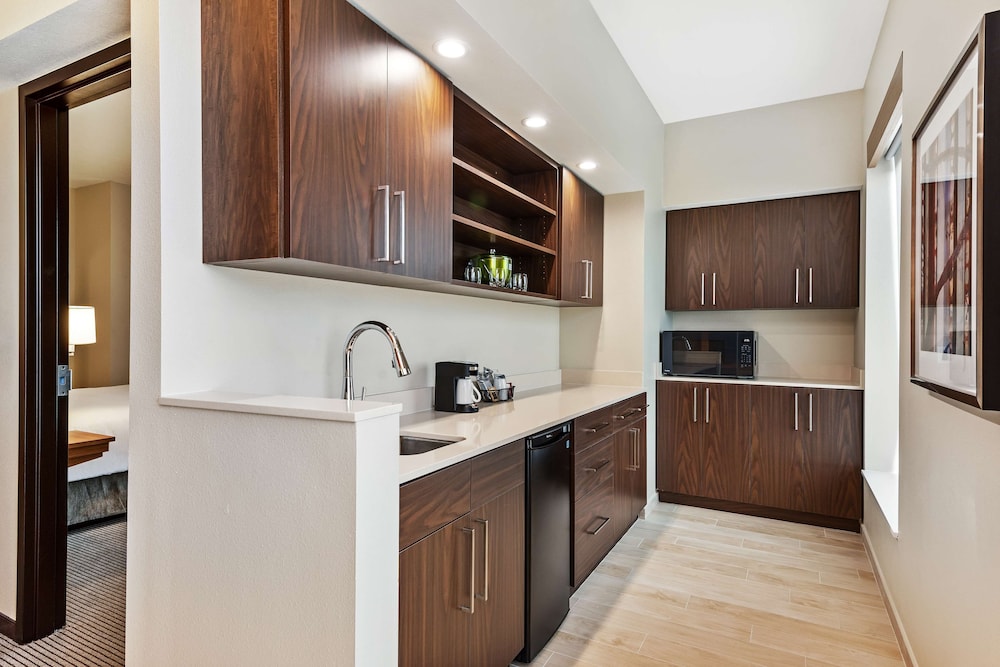 Hyatt Place Tampa/Wesley Chapel 24/61