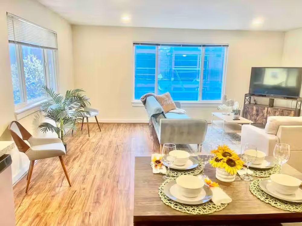 The Seattle Haven - Modern Suites 15/19