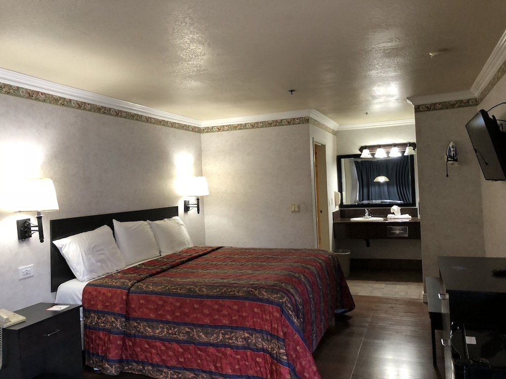 Travelers Inn Lawndale 12/26