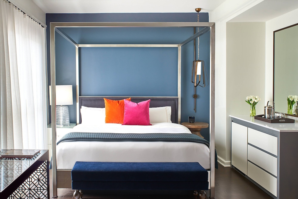 Deluxe, King Bed, Sofa, Pool Access