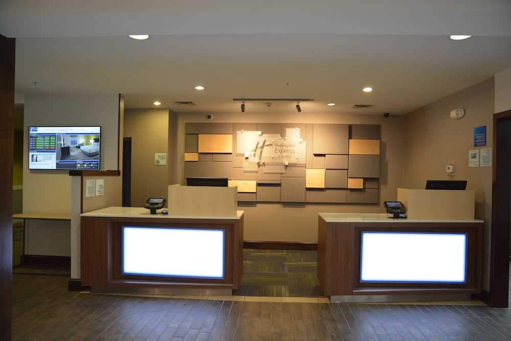 Holiday Inn Express Suites Caryville 19/57