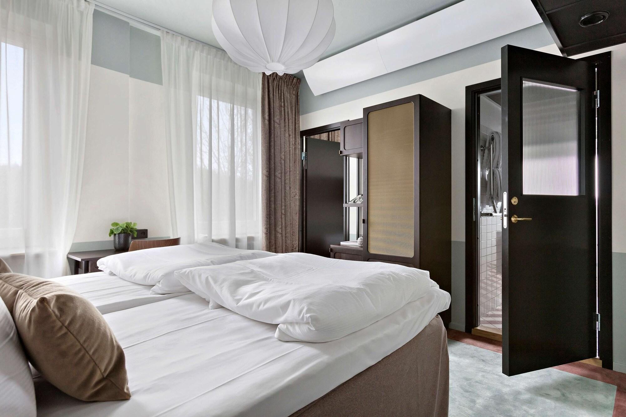 Family, Multiple Beds
