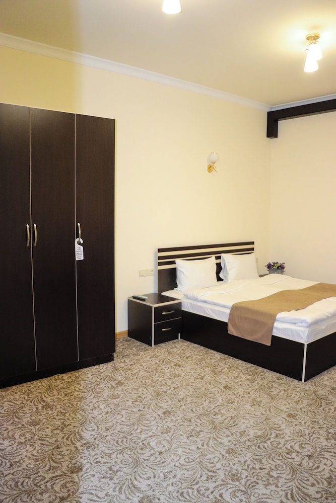 Yerevan Centre Hotel 18/21