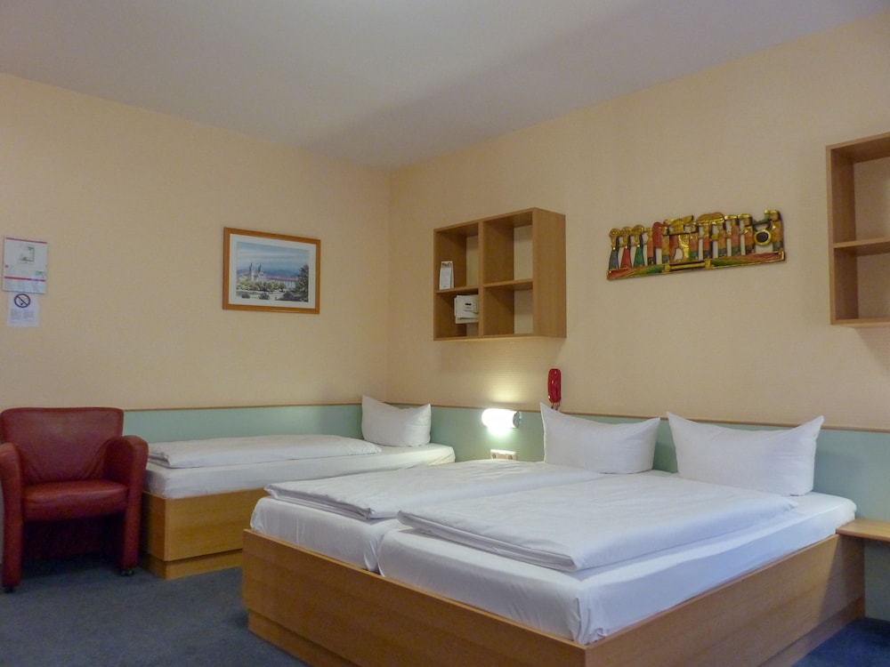 ROOM, TRIPLE
