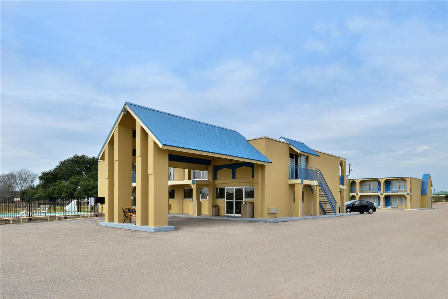 Americas Best Value Inn Schulenburg 4/26