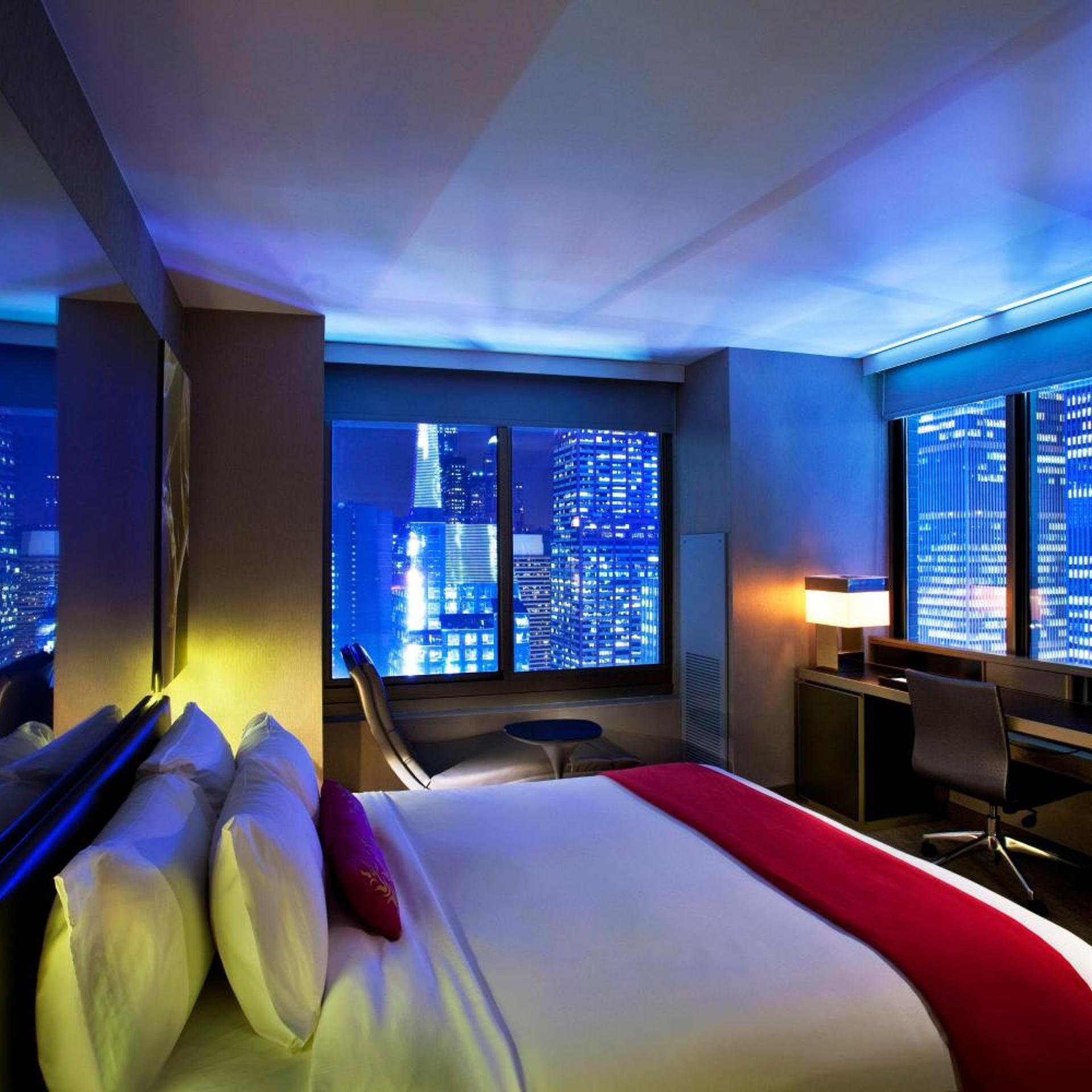 Wow, Suite, King Bed, Broadway View