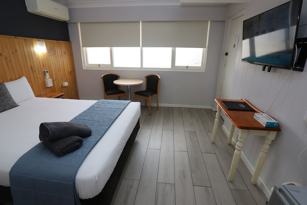 Sleepy Hill Motor Inn 10/50