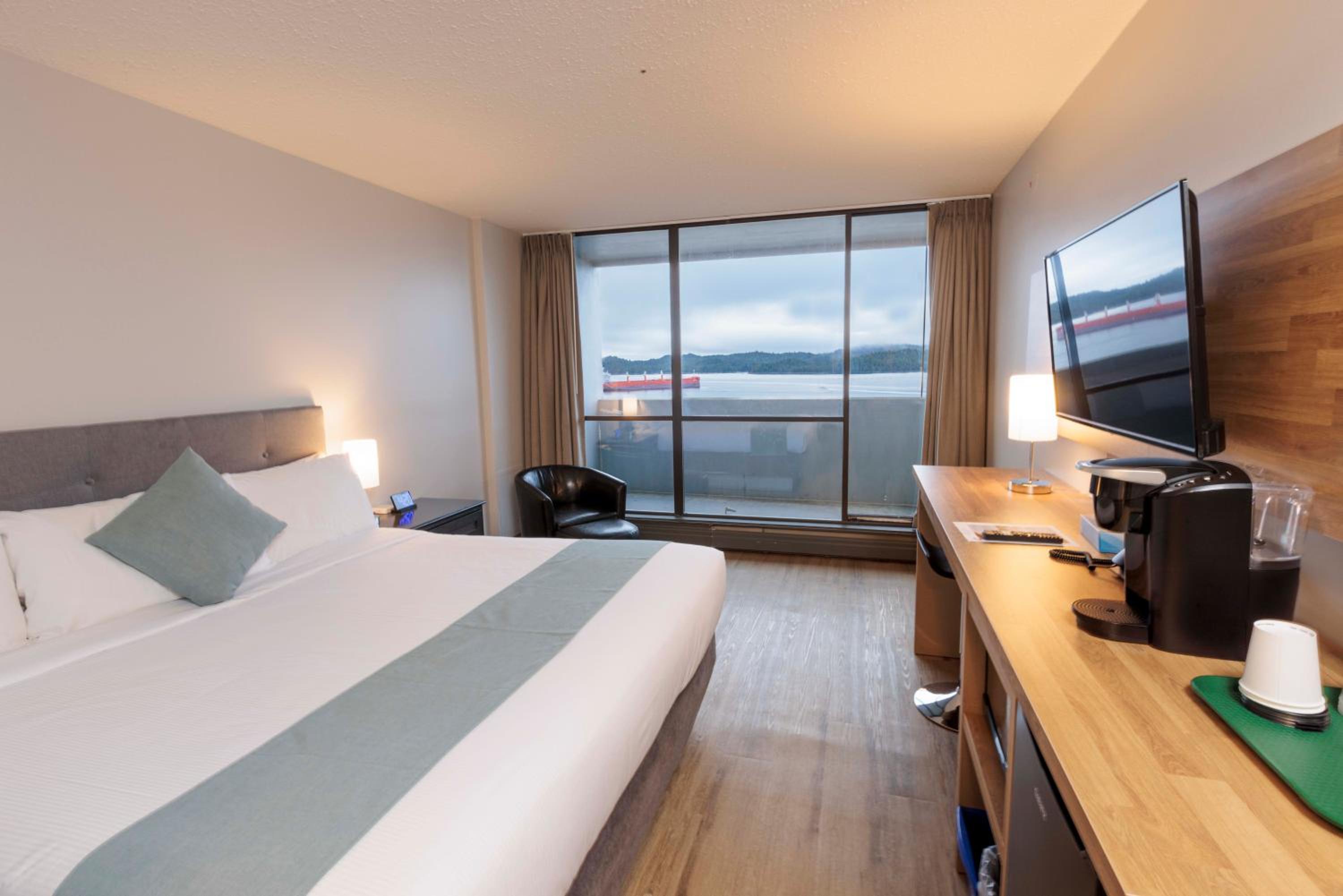 Signature, King Bed, Laundry, Kitchen