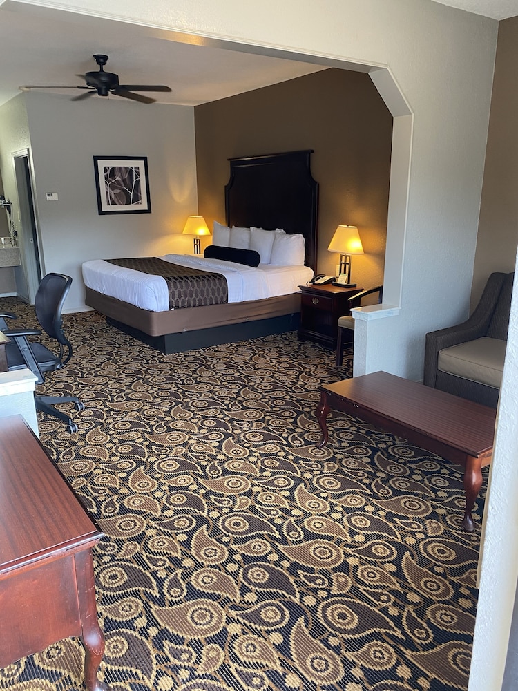 Mockingbird Inn Suites 11/49