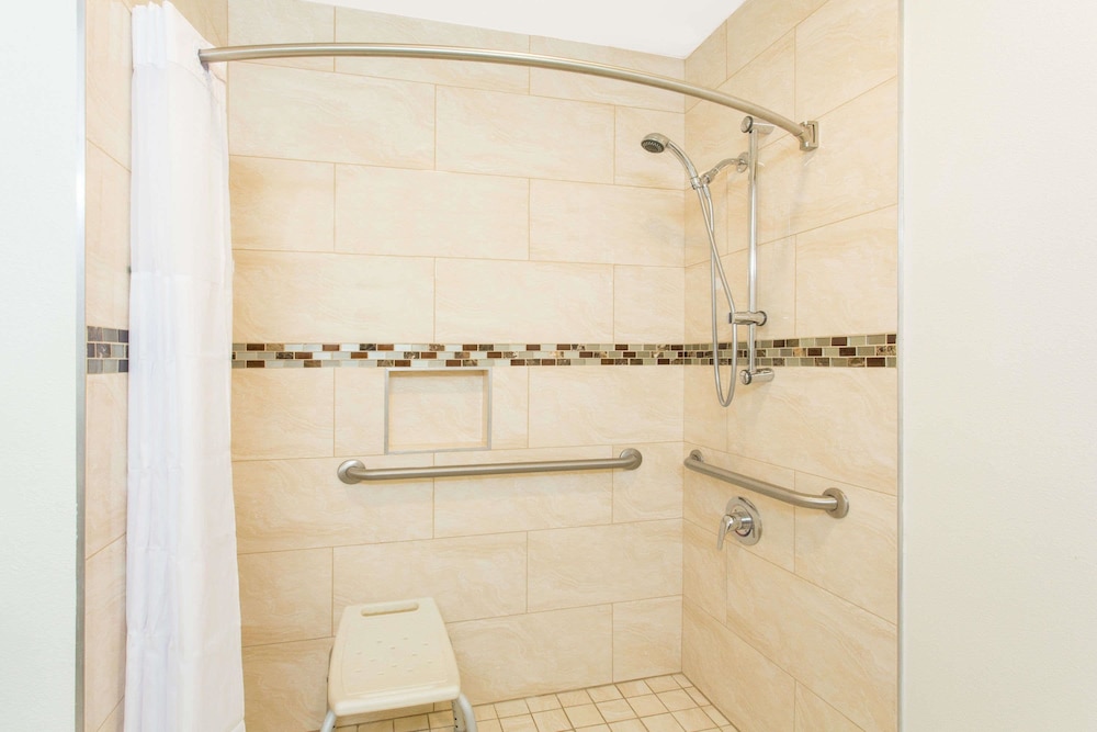 Days Inn by Wyndham Indio 13/36
