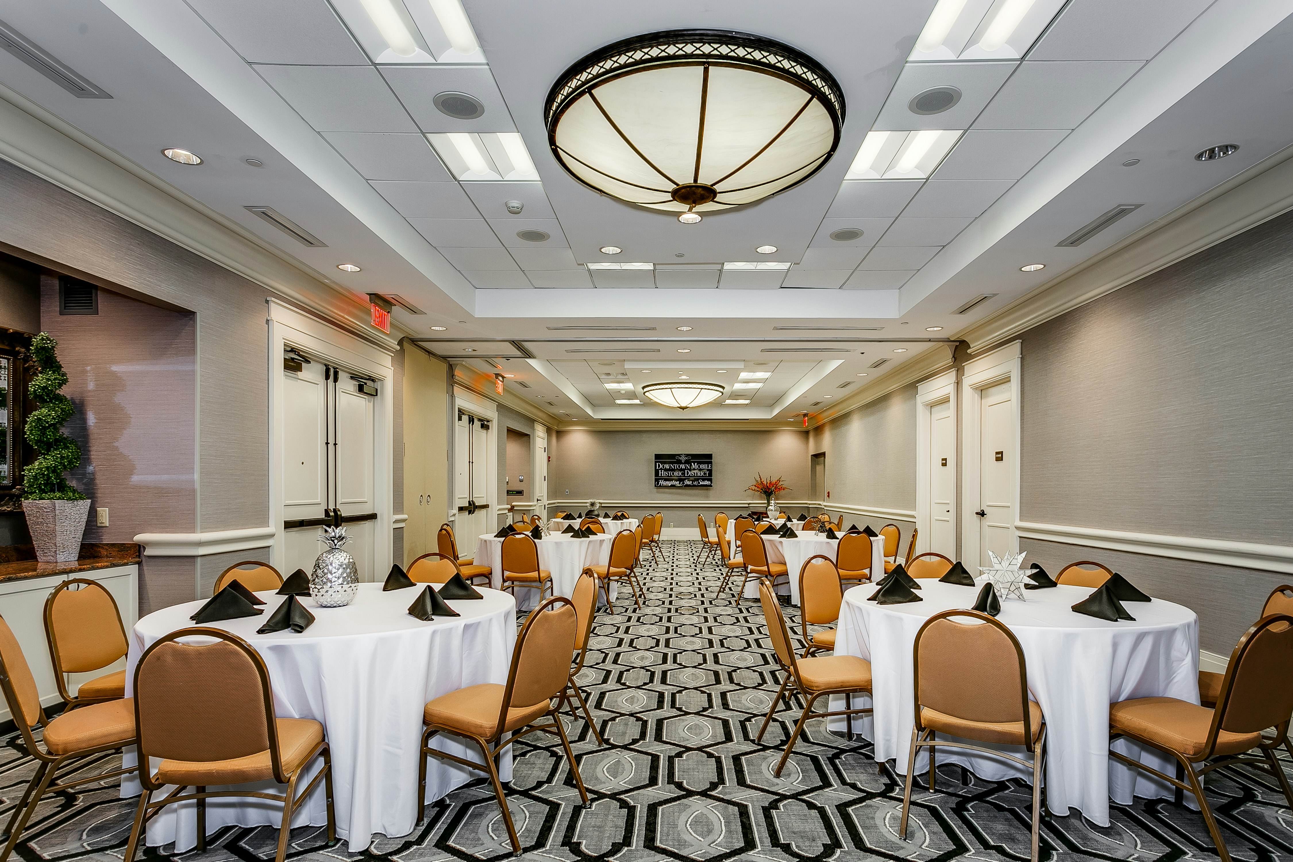 Hampton Inn & Suites Mobile- Downtown Historic District 52/56