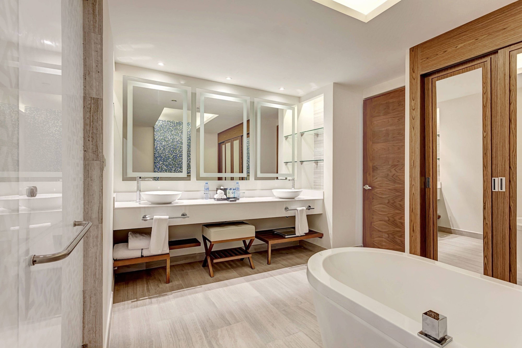 1 Bedroom, Diamond Club, Presidential, Luxury, Suite, King Bed, Ocean Front, Sofa، Royalton CHIC Cancun, An Autograph Collection (ex Royalton Cancun) 7/7