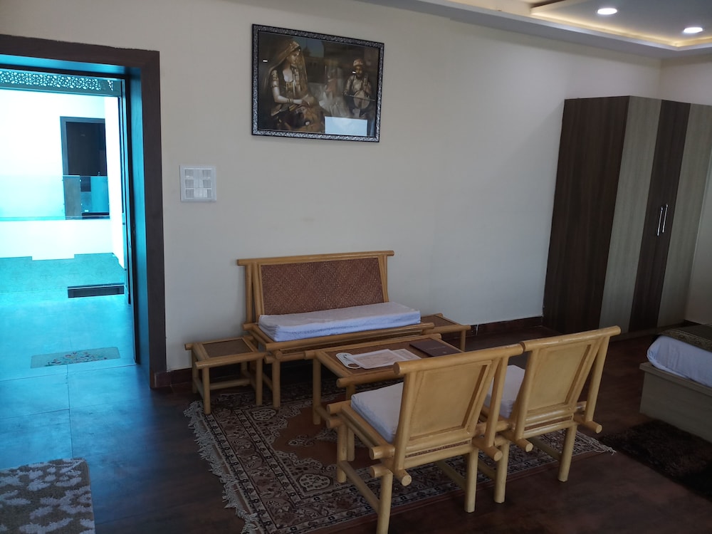 Dwivedi Hotels Sri Omkar Palace 25/37