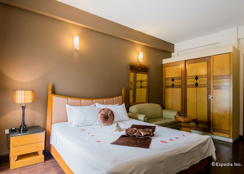 Golden Sun Villa Hotel 42/73