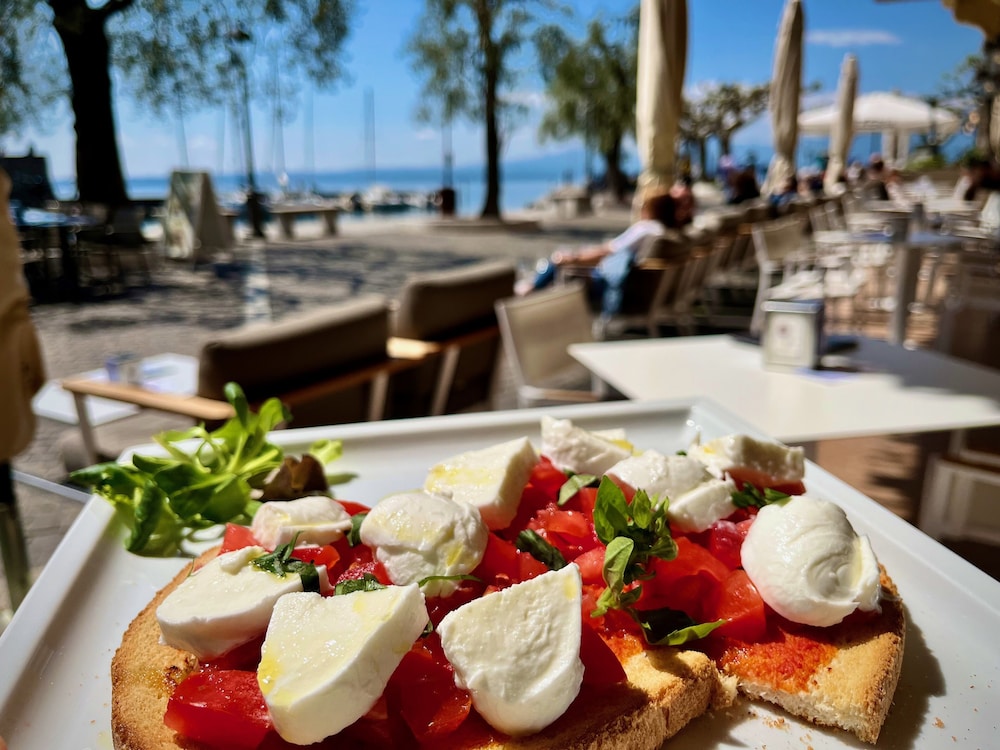 Hotel Ristorante Gardesana 34/48