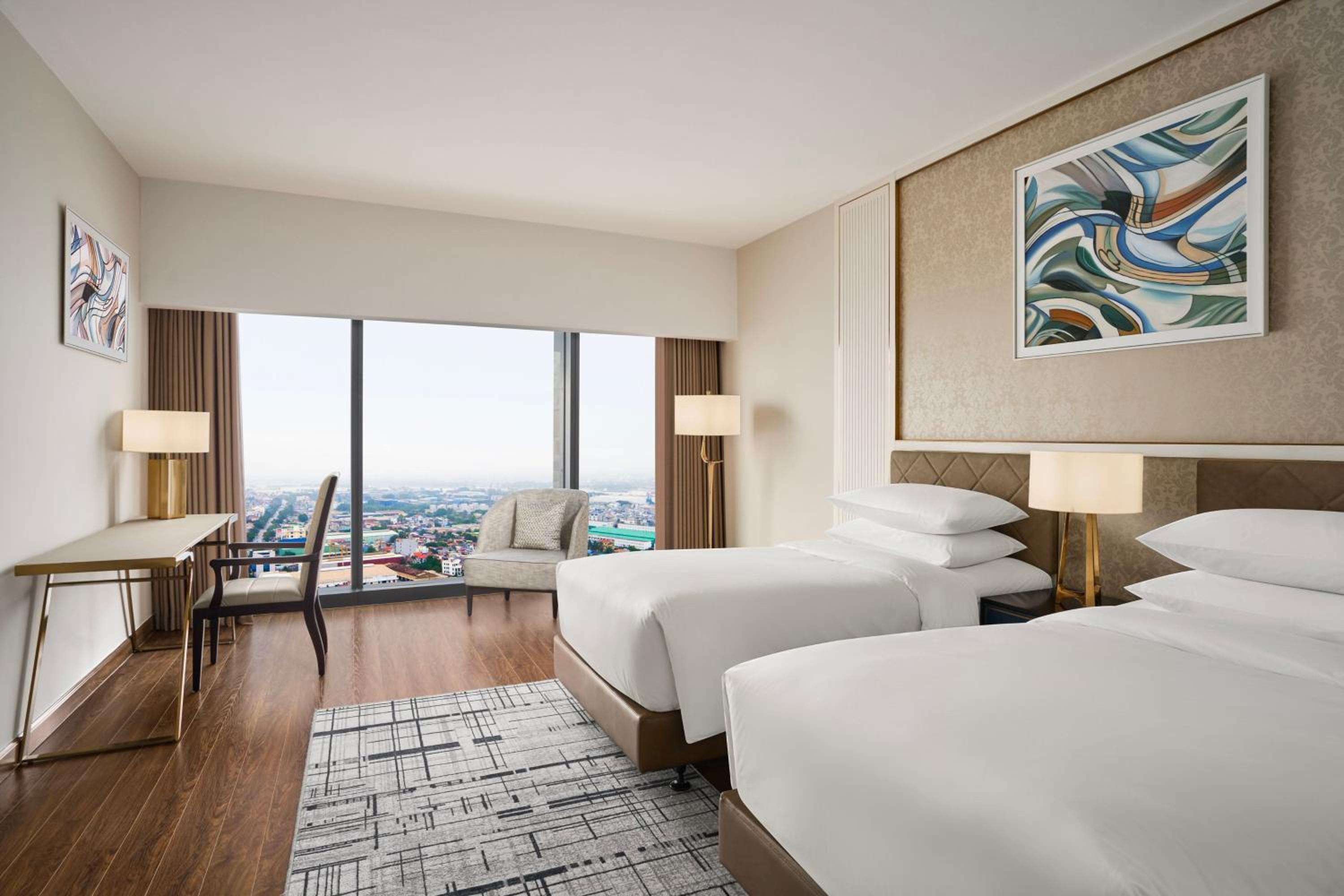 Sheraton, Club, Twin Beds, Skyline View