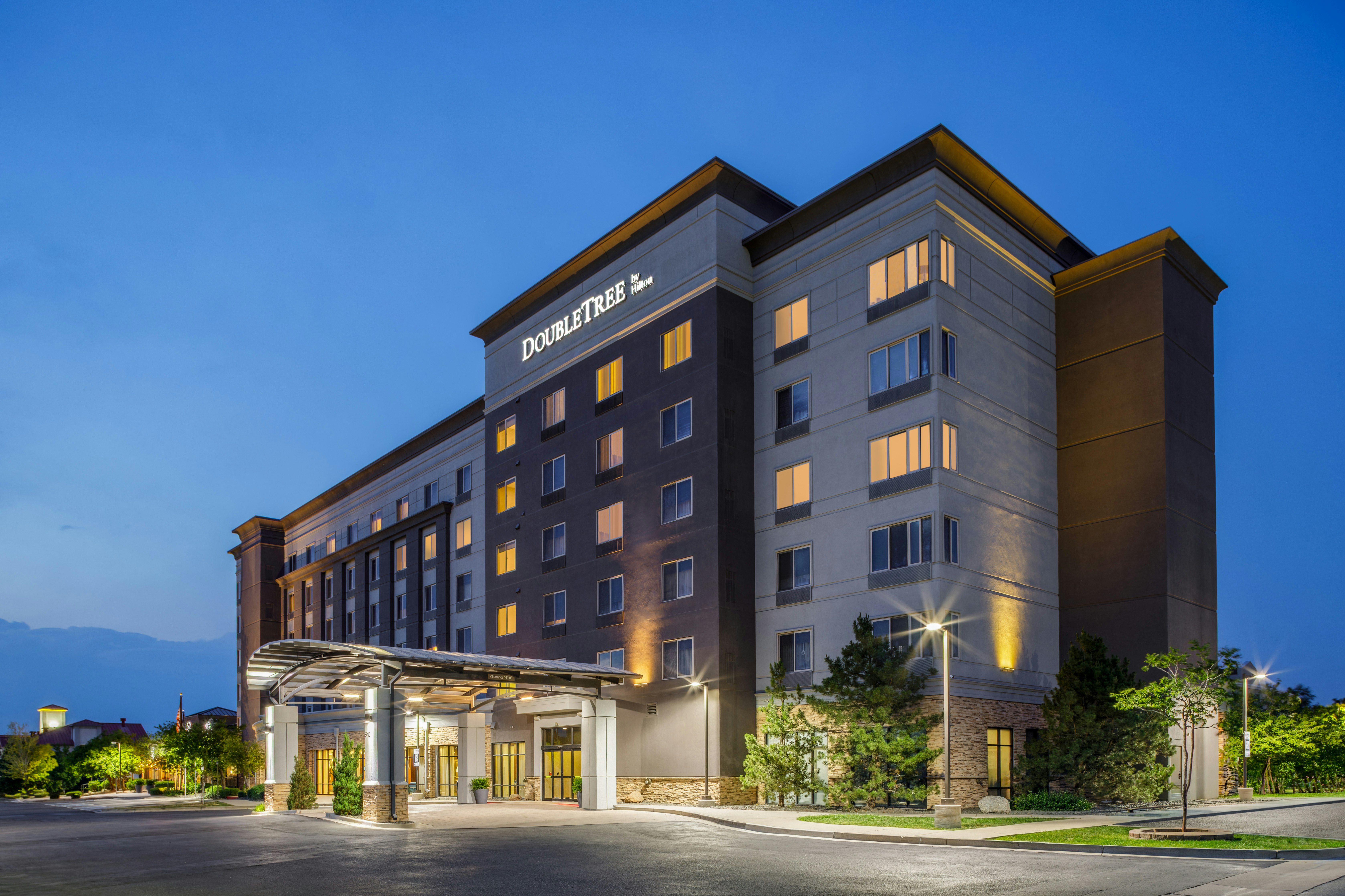 DoubleTree by Hilton Denver International Airport (ex. Holiday Inn Hotel And Suites) 3/45