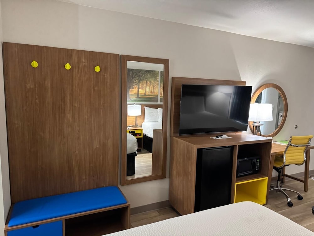 Days Inn by Wyndham Clanton, AL 31/40
