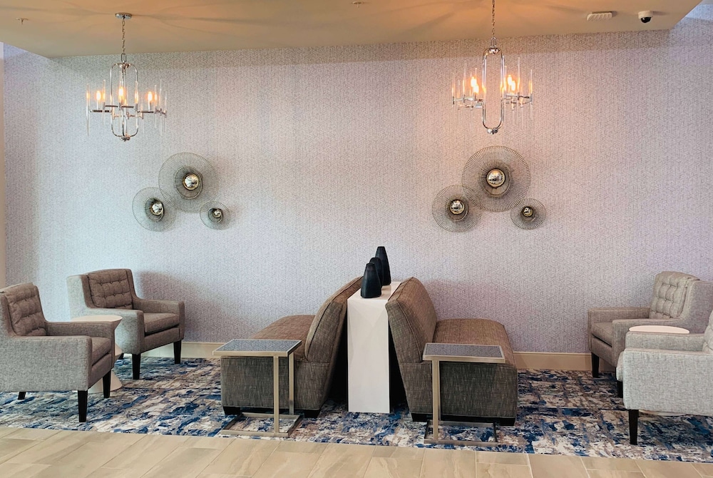 La Quinta Inn & Suites by Wyndham - Red Oak TX IH-35E 18/23