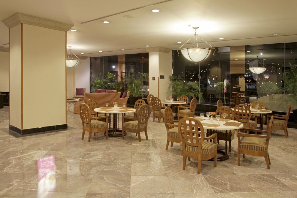 Crowne Plaza Monterrey 60/74