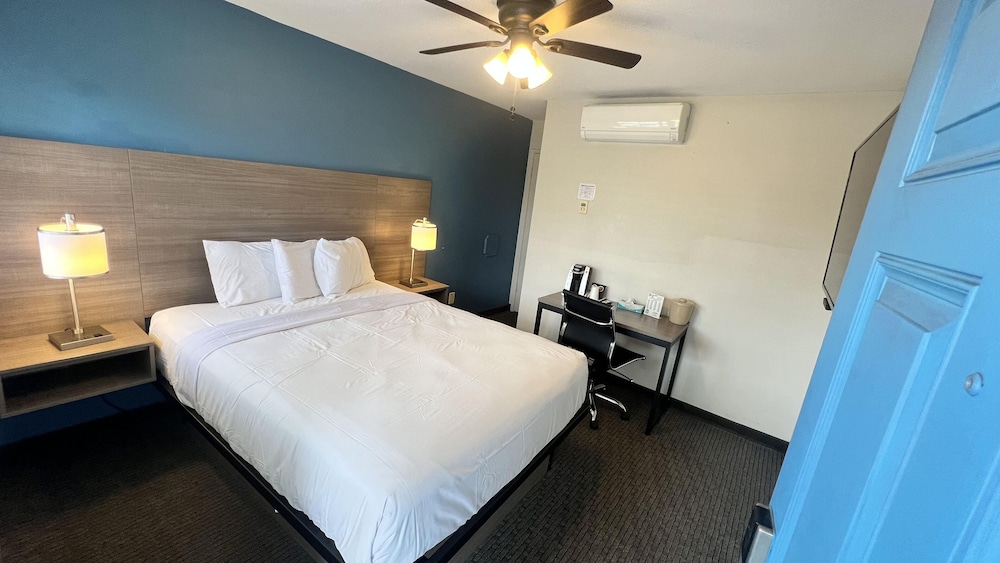 Beachwalker Inn and Suites 22/50