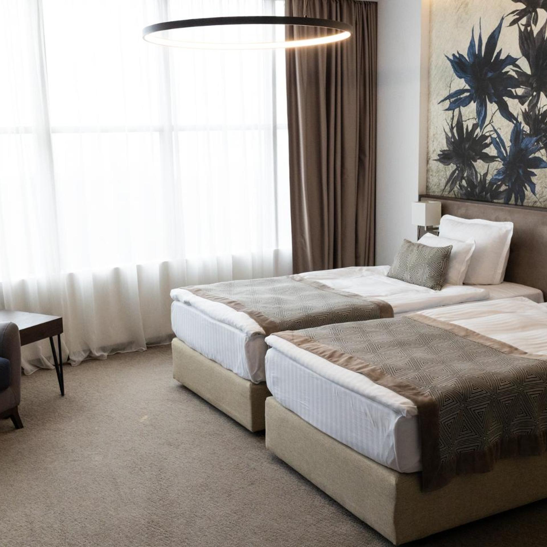 EXECUTIVE, TWIN BEDS, SEA VIEW, HIGH FLOOR