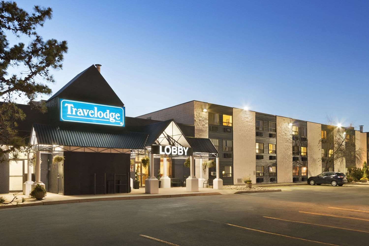 Travelodge by Wyndham Edmonton South 2/40