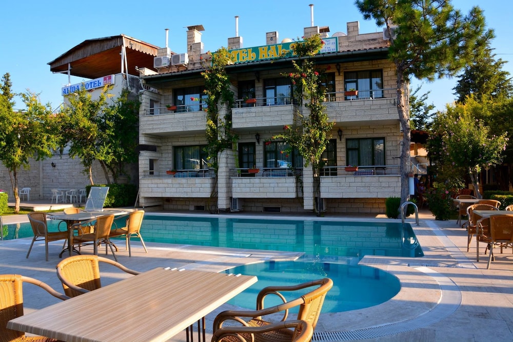 Hal-Tur Hotel 6/50
