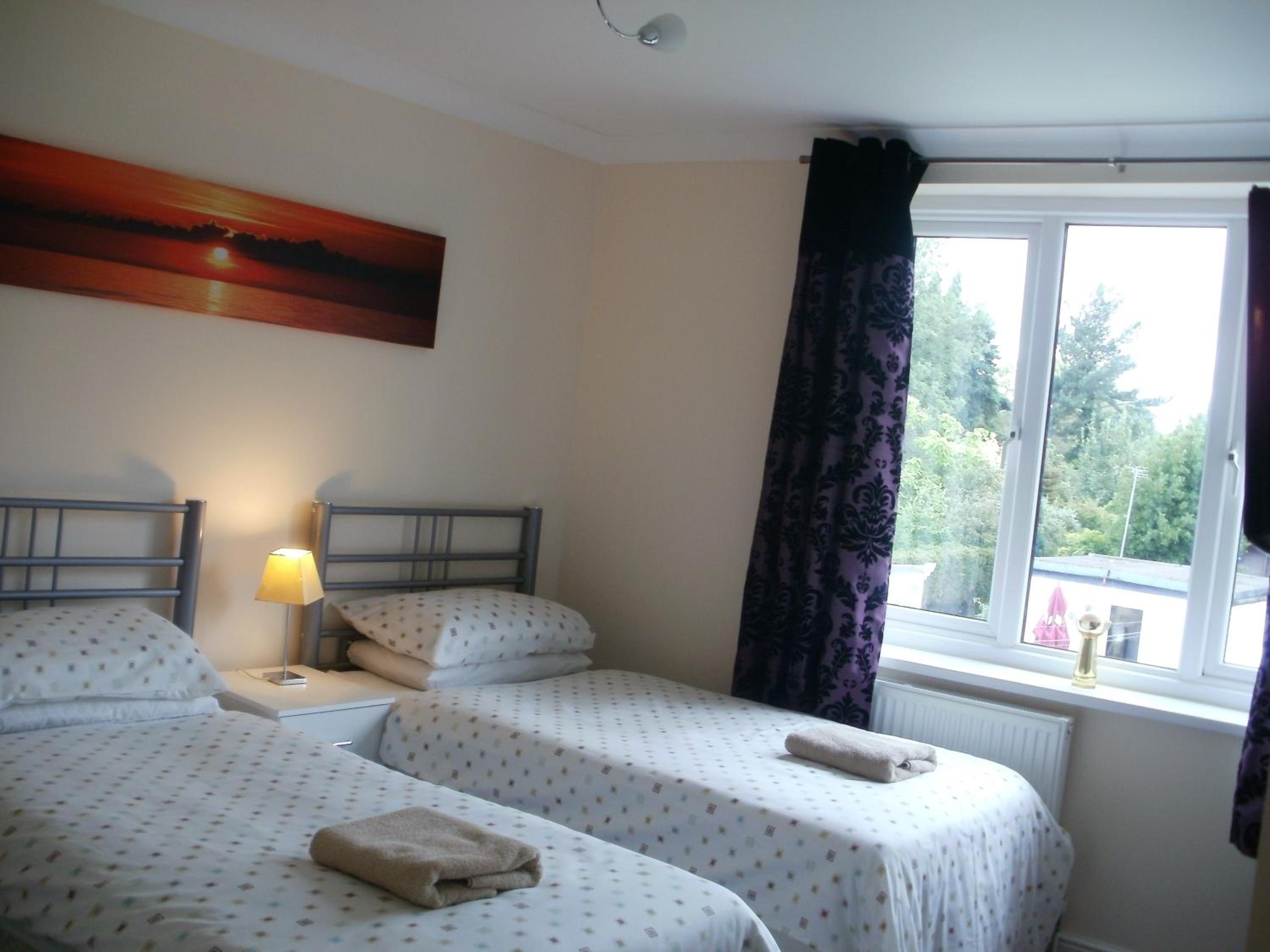 London Heathrow Guesthouse 4/23