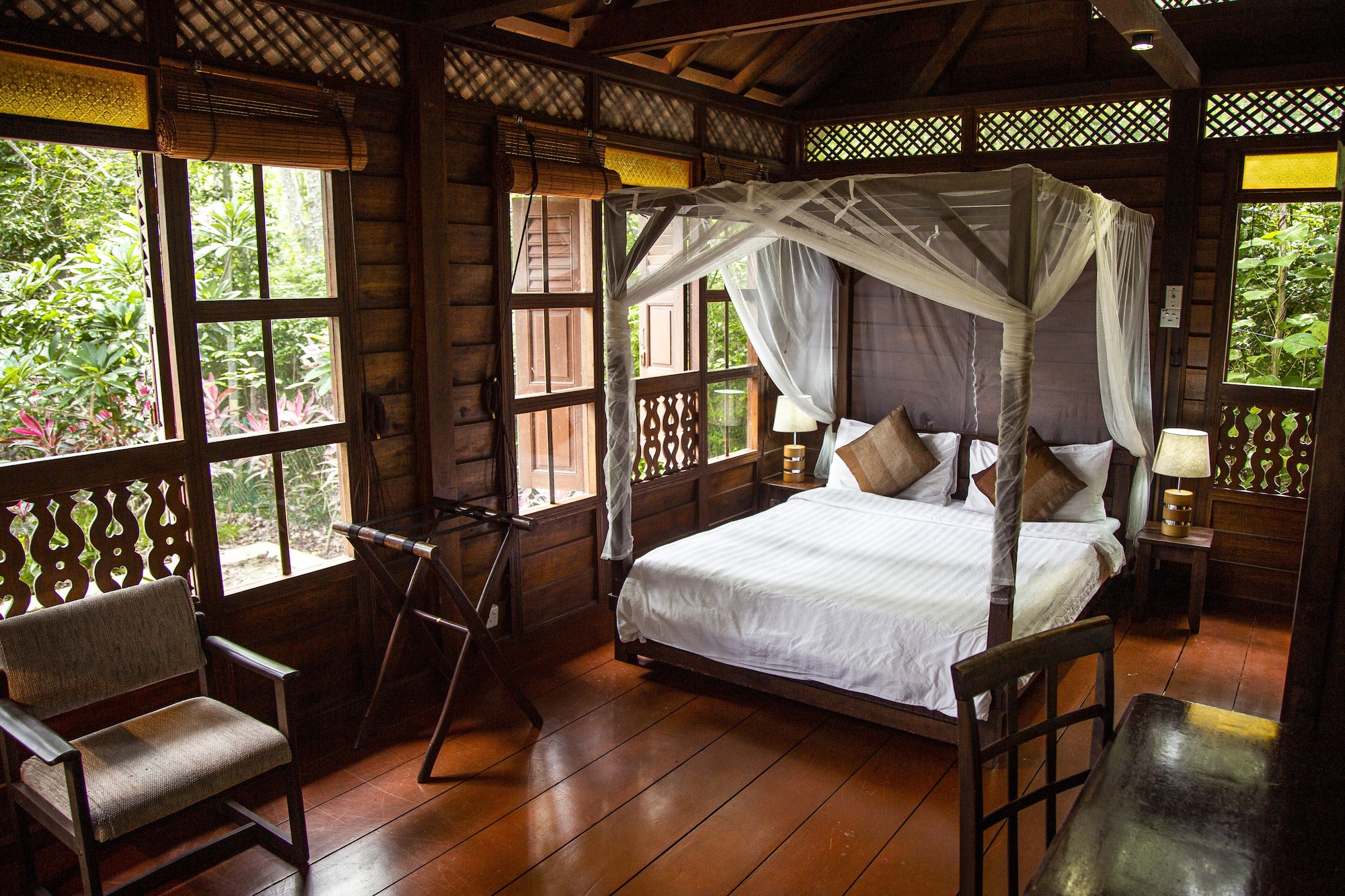 2 Bedrooms, Forest, House, Queen and Twin Beds