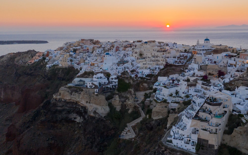 Pezoules of Oia 42/59