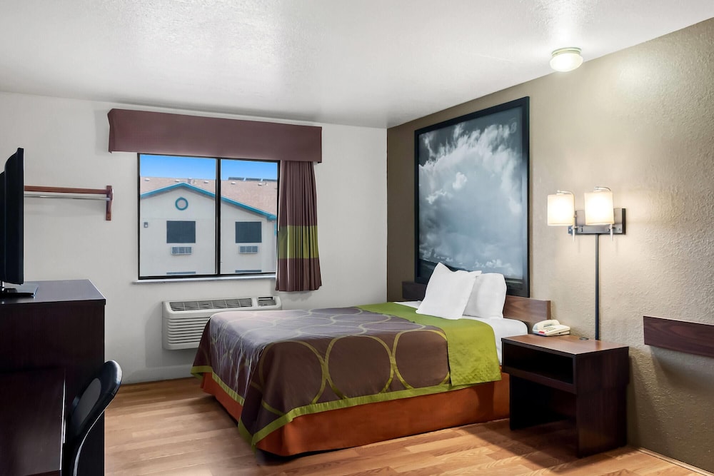 Room, Queen Bed, Pet Friendly