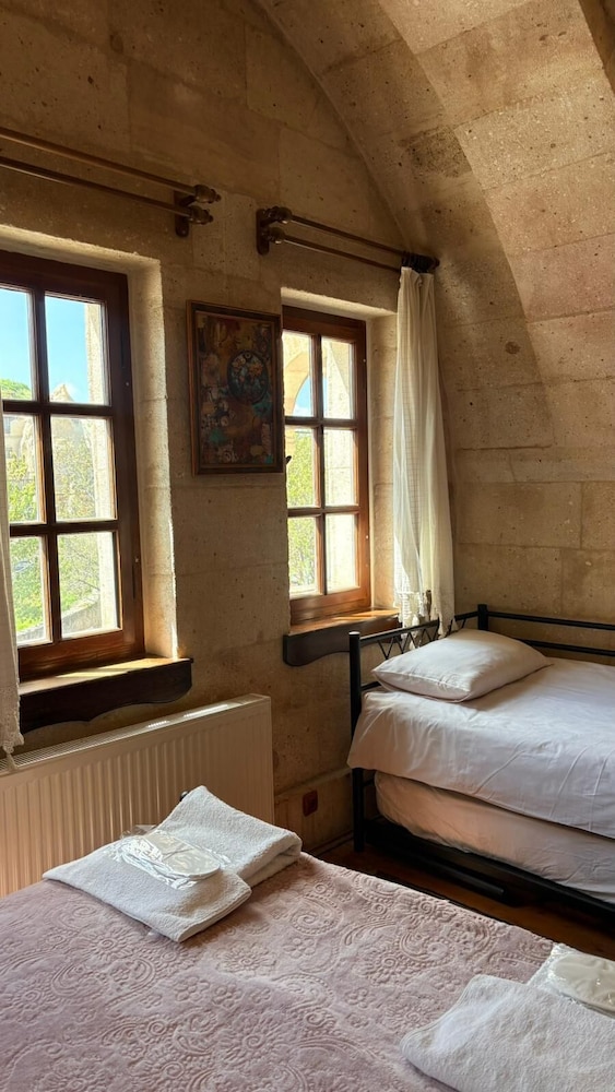 Arch, Family, Triple, 1 Double and 1 Single Bed