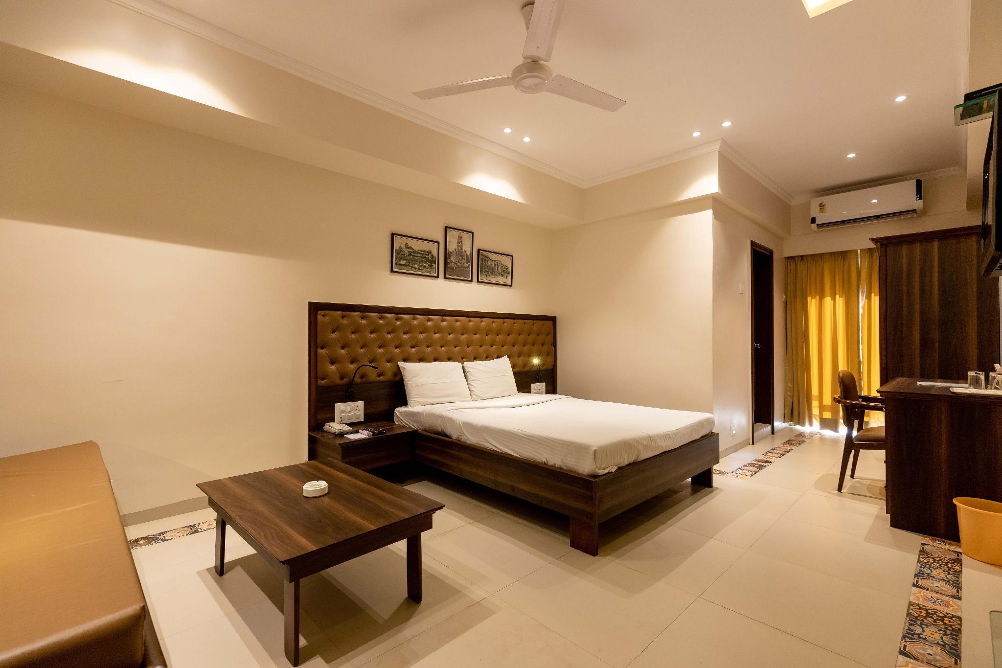 Deluxe, Twin Beds, West End Hotel 2/2