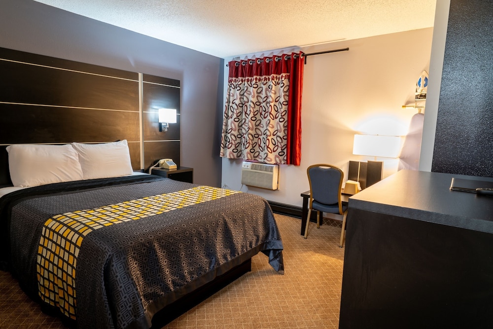 Room, Queen Bed, Accessible, Coratel Inn & Suites by Jasper Hastings 2/9