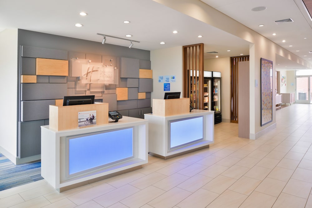 Holiday Inn Express And Suites Madison 11/65