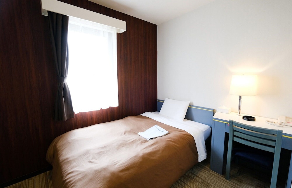 ROOM, SINGLE