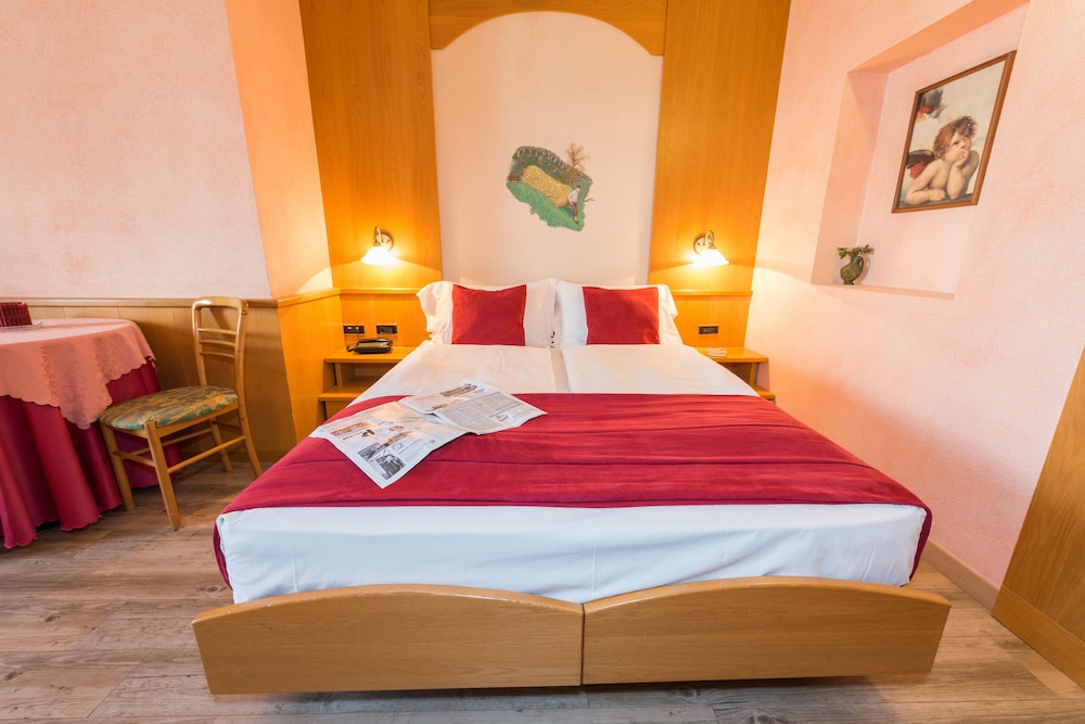 Francesin Hotel 25/79