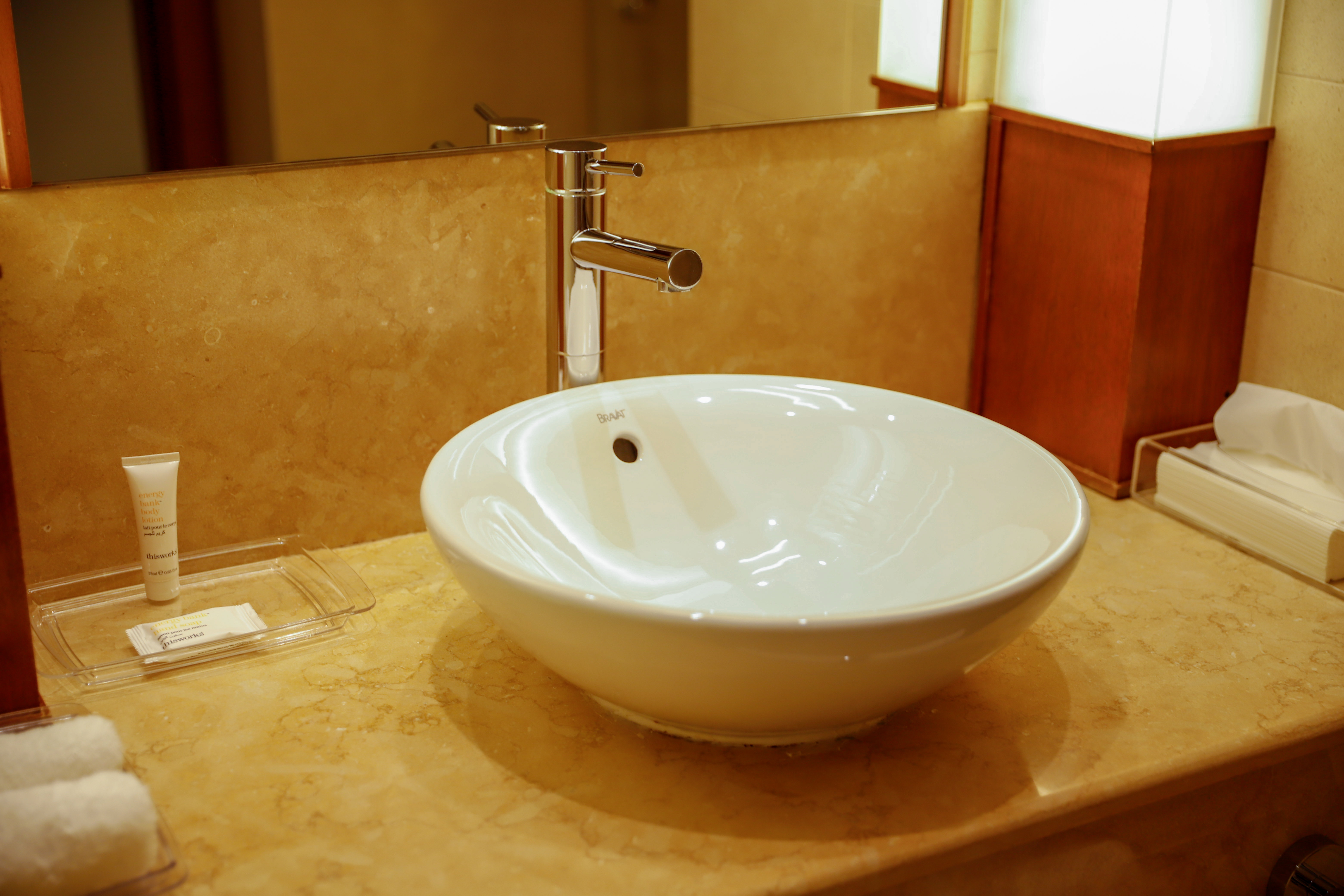 غرفة قياسية بسرير كينج بشرفة مع أريكة، Crowne Plaza Sohar 10/10