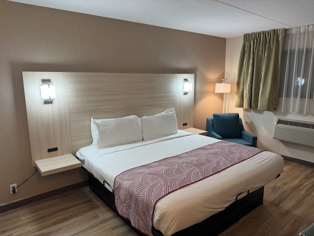 The Floral Park Motor Lodge 18/56