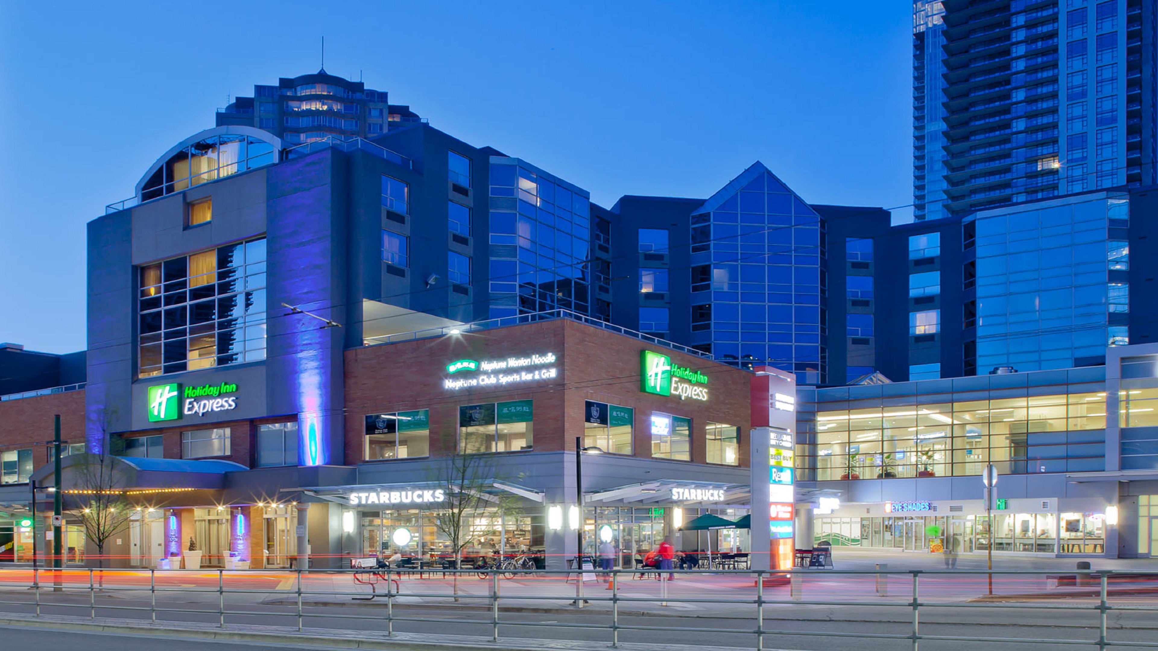 Holiday Inn Express Vancouver Metrotown Burnaby 2/50