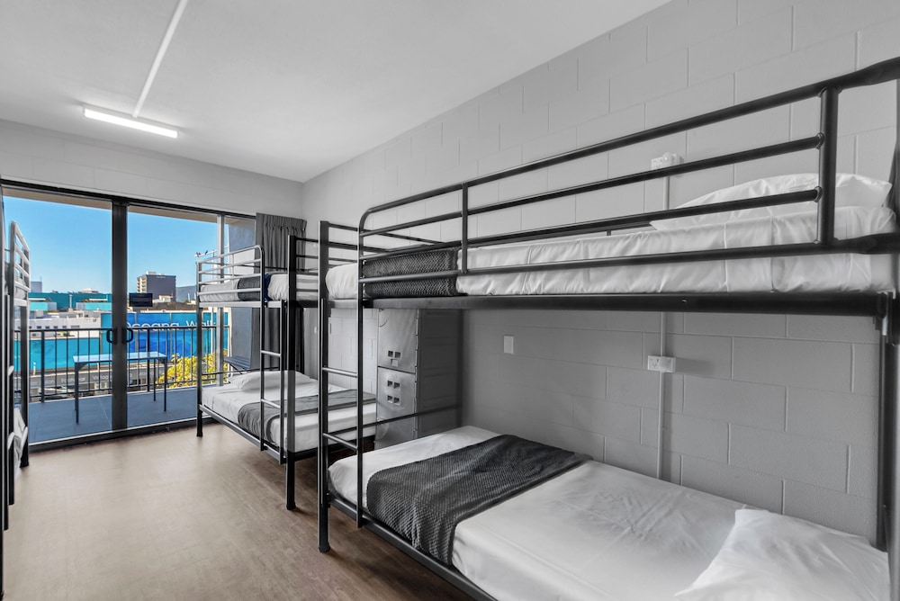 MIXED DORM, 6 BEDS