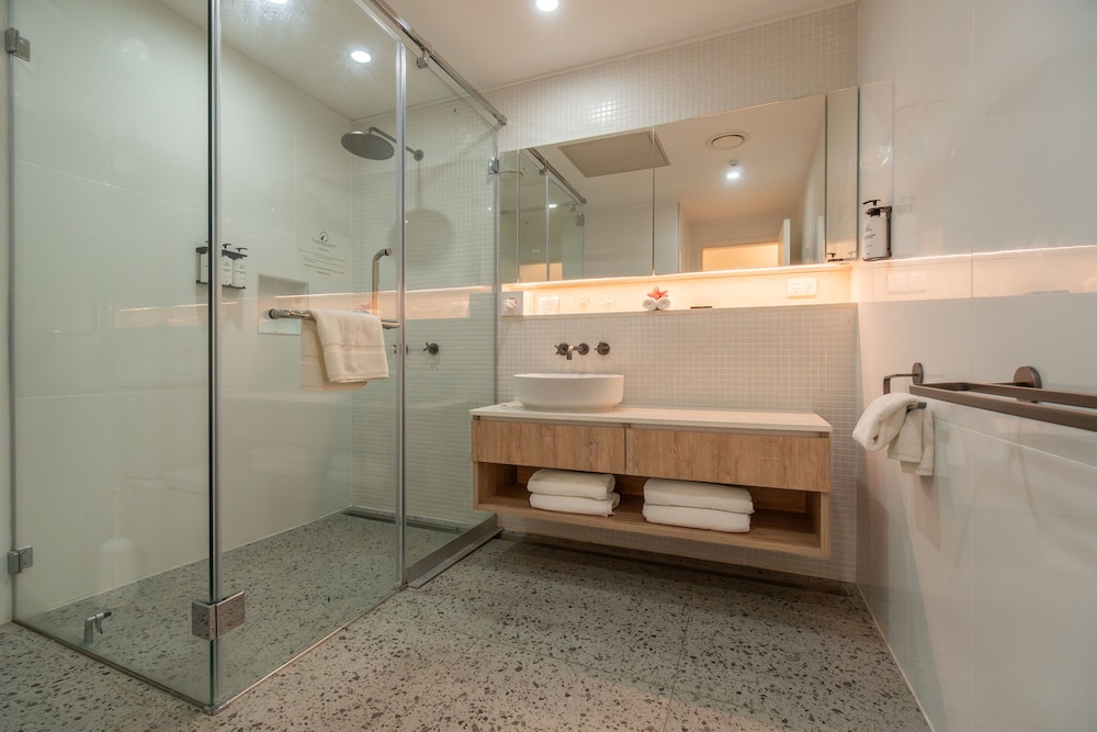 Taumeasina Island Resort 50/50