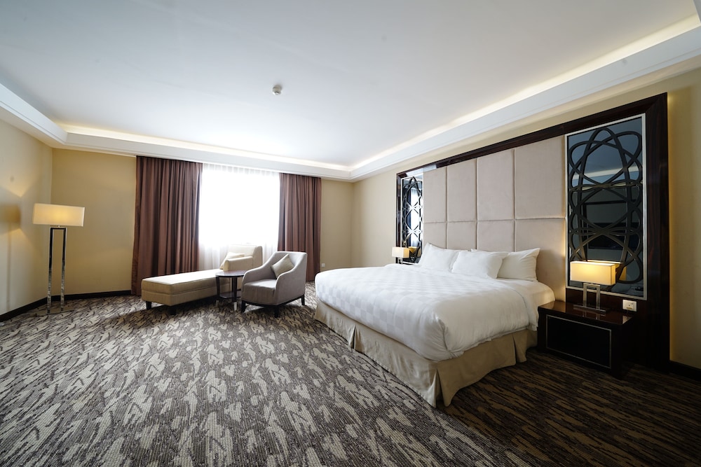 SWISS-BELHOTEL HARBOUR BAY 10/81
