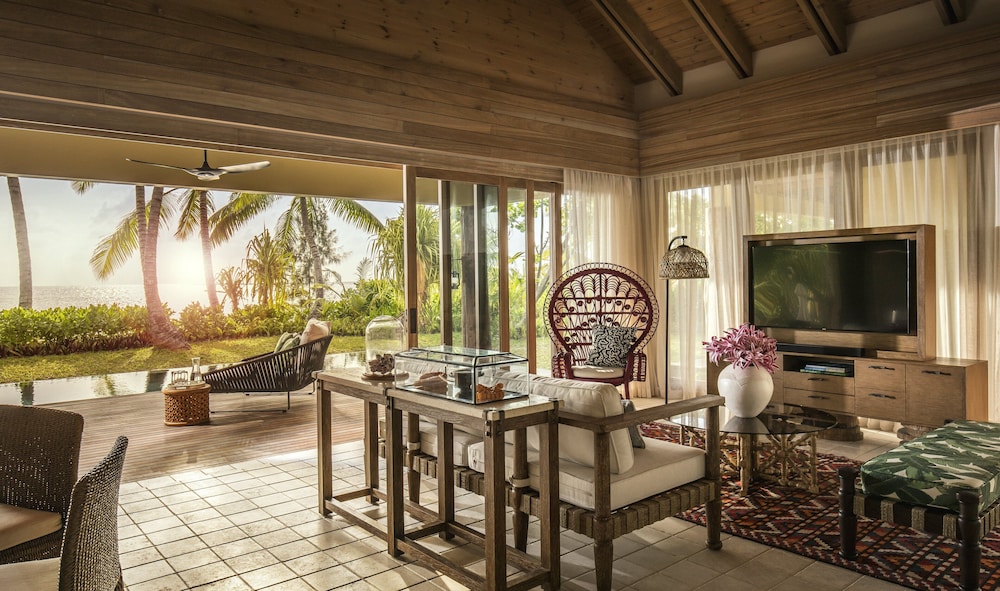 FOUR SEASONS RESORT SEYCHELLES AT DESROCHES ISLAND 38/58
