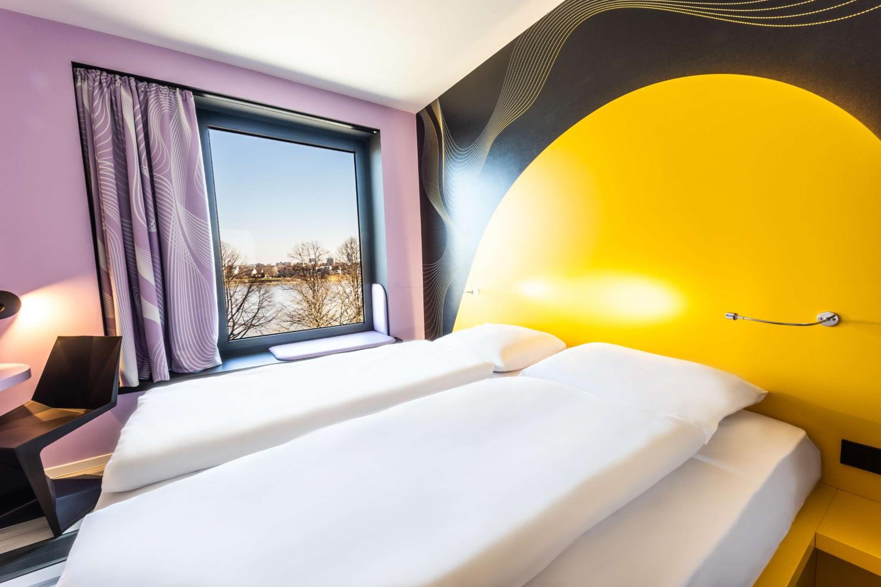 Design, Comfort, Queen Bed, with View